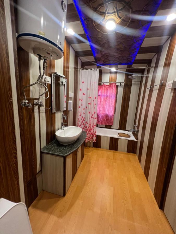 Hotel Aristotle Group Of Houseboats & Transportation Srīnagar Exterior foto