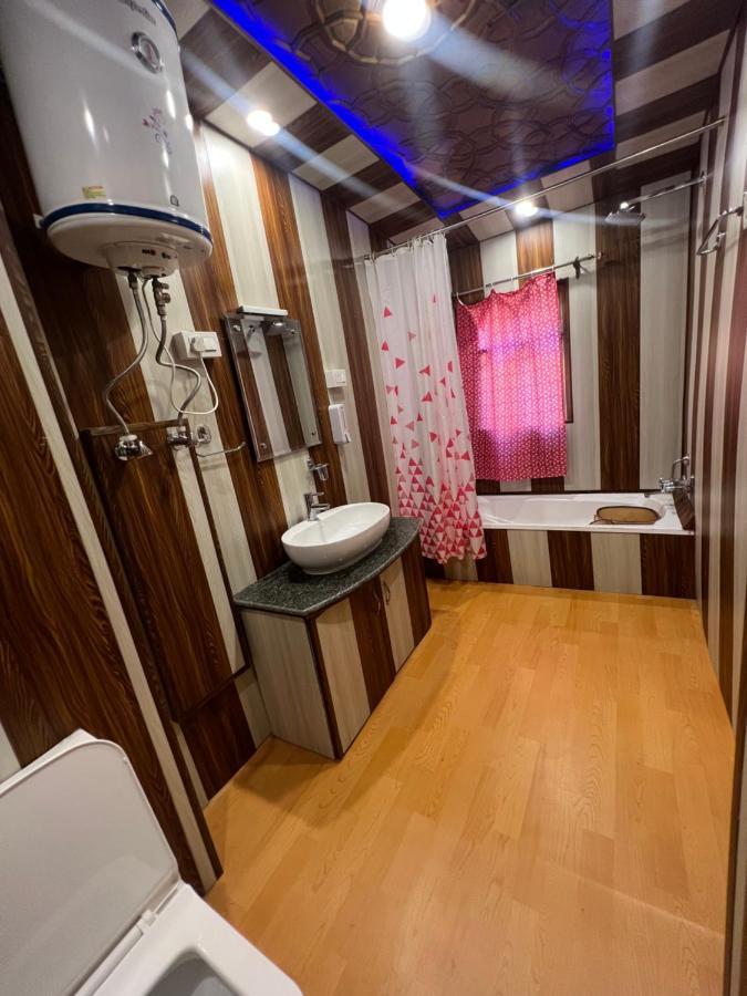 Hotel Aristotle Group Of Houseboats & Transportation Srīnagar Exterior foto